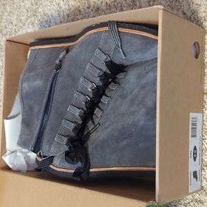 Earth Kalmar wedge booties